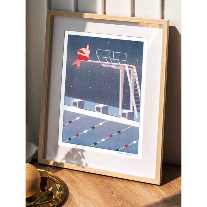 Art print of a modern mermaid sitting on a diving board under a starry sky in a swimming pool, risograph by French illustrator Doriane Millet – limited edition A4 illustration printed in France.