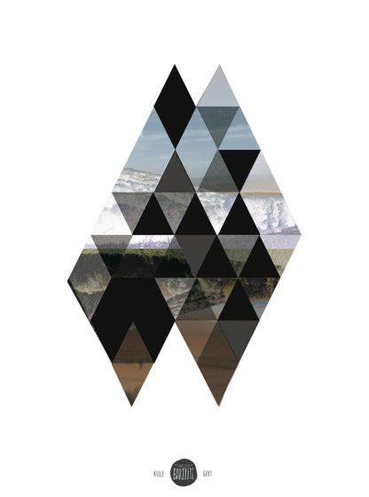 Minimalist geometric art print “Kulle” by Studio Frits, inspired by Swedish landscapes. Triangular composition mixing soft natural tones, photography, and modern Scandinavian design. Perfect wall art for contemporary, Nordic-style interiors.