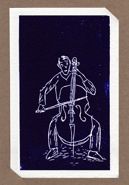 Hand-printed lino cut art card by Ilia Claus titled “Muziek (cellist)”, showing a minimalist white line drawing of a cellist in motion, printed on 14 x 9 cm card with passe-partout and envelope.