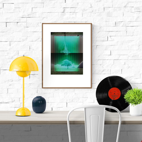 Nordic-inspired art print Träd by Studio Frits – a minimalist digital artwork by Belgian illustrator Gert Paenen featuring mirrored trees in green gradients, symbolizing nature, reflection, and Scandinavian calm. Perfect wall art for modern, nature-inspired homes in Belgium, the Netherlands, France, and Germany.