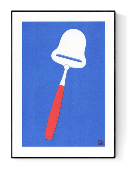 Minimalist risograph art print titled Cheese Slicer by VrijFormaat, featuring a red-handled cheese slicer on a deep blue background. Bold two-tone design inspired by everyday Dutch kitchen objects, printed on Biotop 160g paper in Utrecht. Perfect wall art for modern interiors and design enthusiasts.