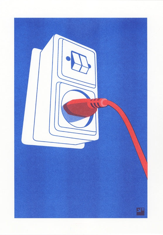 Risograph art print titled Socket by VrijFormaat — minimalist red and blue illustration of an electric wall plug and cord, printed on Biotop 160g A4 paper. Contemporary Dutch design artwork celebrating everyday objects, perfect for modern interiors and design lovers.