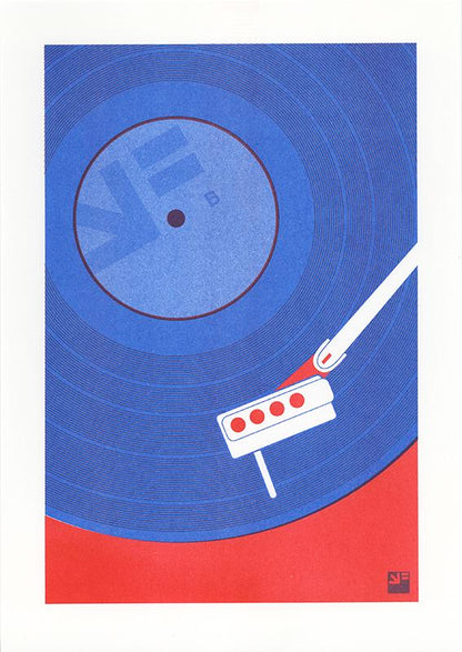 Minimalist risograph art print of a vinyl record in blue and red tones by VrijFormaat. Modern wall art celebrating music, retro design, and everyday nostalgia. Perfect decor for creative homes, studios, and music lovers in Belgium, the Netherlands, France, and Germany.