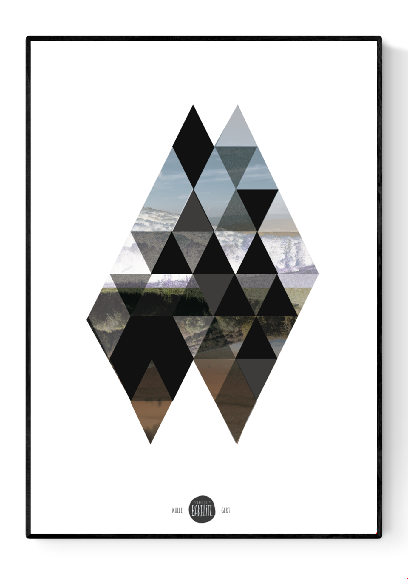 Minimalist geometric art print “Kulle” by Studio Frits, inspired by Swedish landscapes. Triangular composition mixing soft natural tones, photography, and modern Scandinavian design. Perfect wall art for contemporary, Nordic-style interiors.