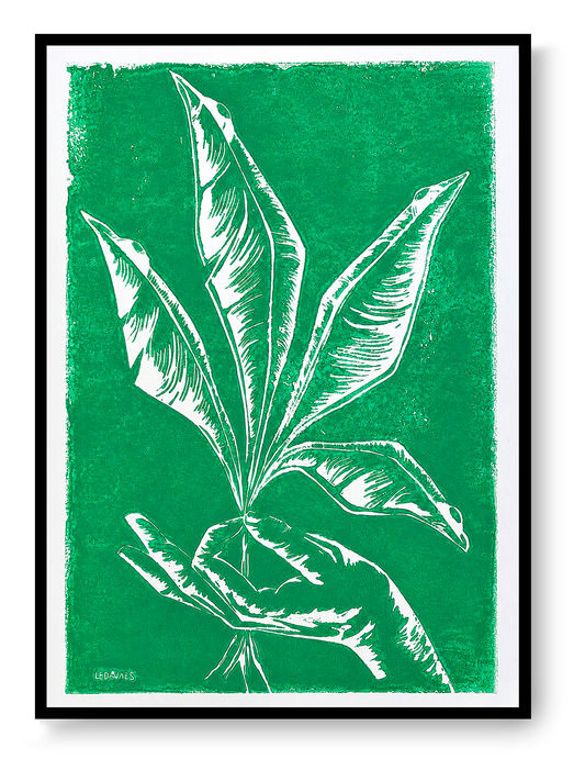 Handmade green botanical linocut print titled Vers by Belgian artist Leda Vaes featuring abstract tropical leaves and a hand in bold carved lines on textured paper, contemporary nature-inspired wall art in A3 format.