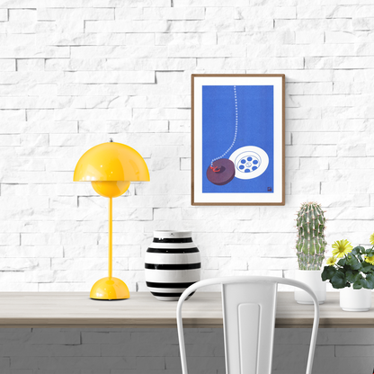 Minimalist risograph art print of a kitchen sink drain and plug, designed in vivid red and blue by Dutch studio VrijFormaat. Modern pop-art style illustration from the “Extra Ordinary” series, celebrating everyday household objects. Printed on Biotop paper, A4 size, made in Utrecht, the Netherlands.
